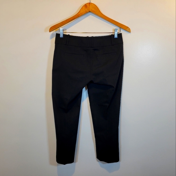 The Limited Exact Stretch Capri Black Pants - Picture 6 of 9